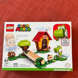 Brand new  LEGO Super Mario Expansion Set - Mario's House & Yoshi 71367